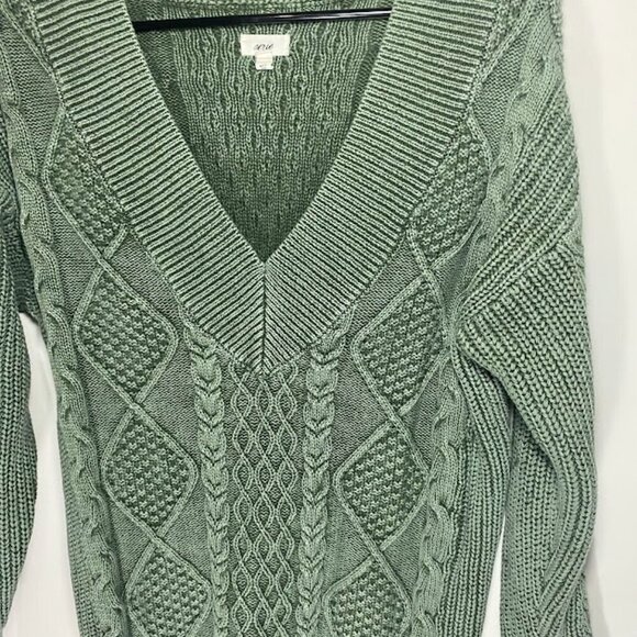 Aerie Sage Green V-Neck Cable Knit Sweater - Picture 2 of 4
